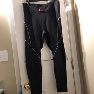 Fabletics cute accent leggings